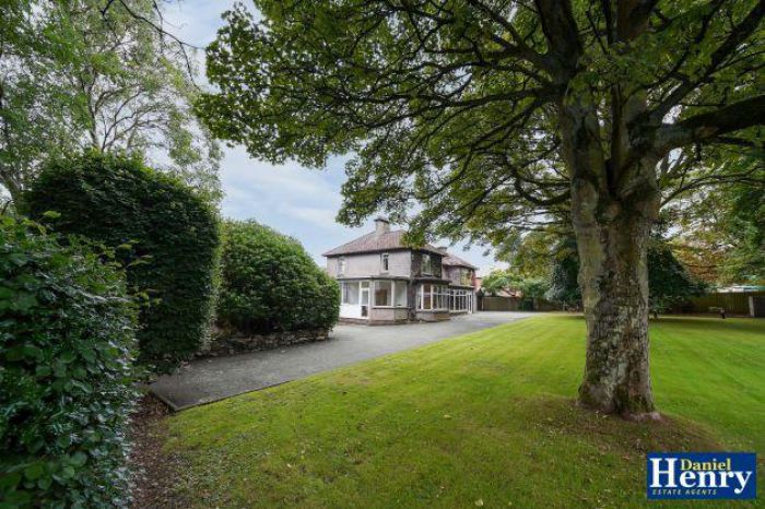 Everest, 14 Limavady Road