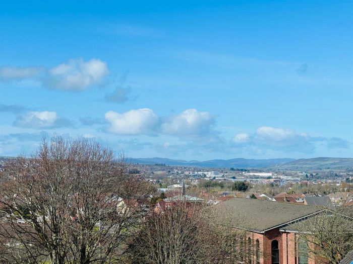 14 Alanvale Crescent