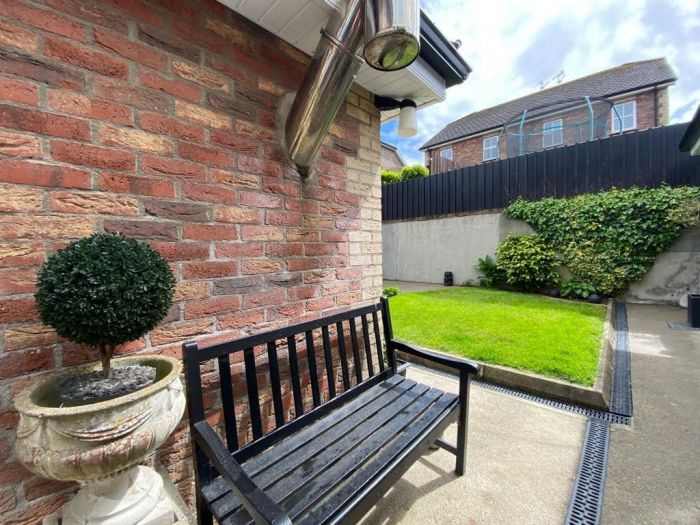 89 Blackthorn Manor