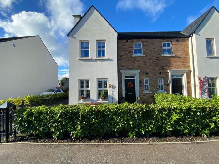 6 Oak Country Avenue