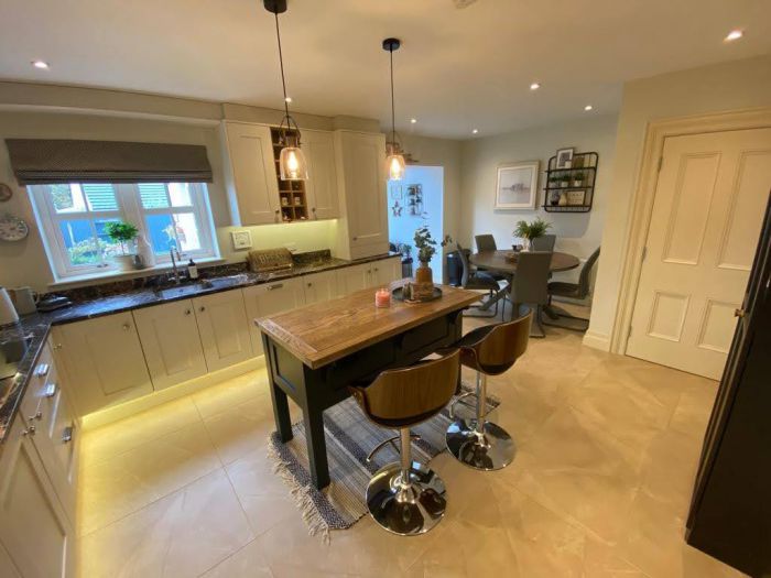 6 Oak Country Avenue