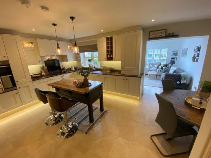 6 Oak Country Avenue