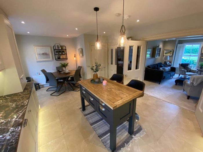 6 Oak Country Avenue