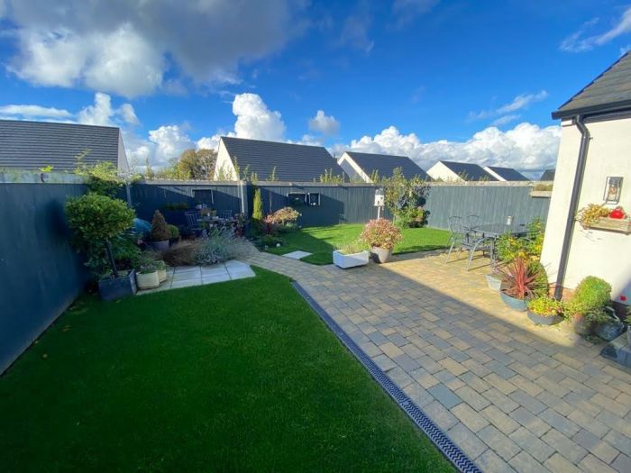 6 Oak Country Avenue