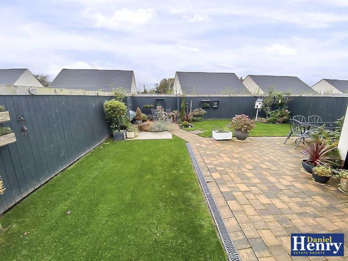 6 Oak Country Avenue