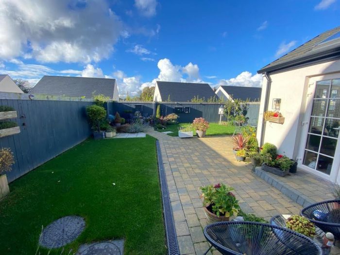 6 Oak Country Avenue