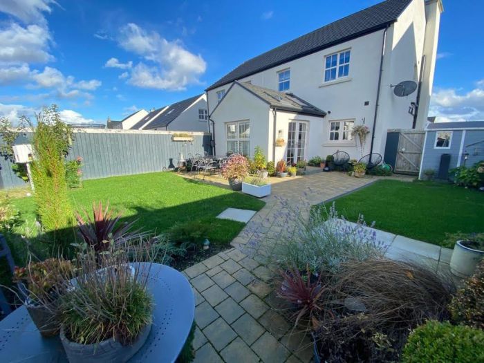 6 Oak Country Avenue