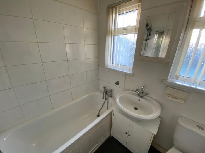 28 Rossdowney Gardens