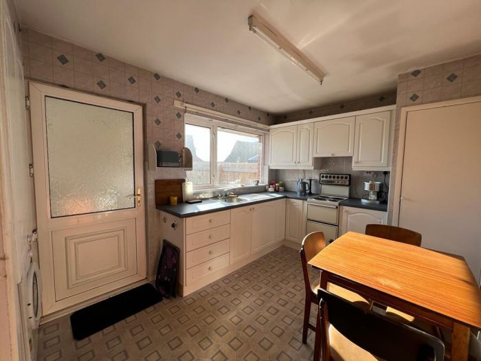 16 Tamworth Crescent