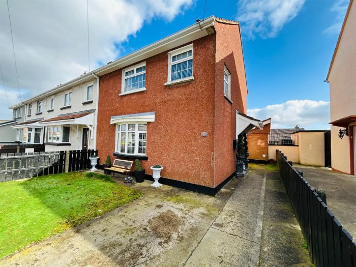 33 Carrickreagh Gardens