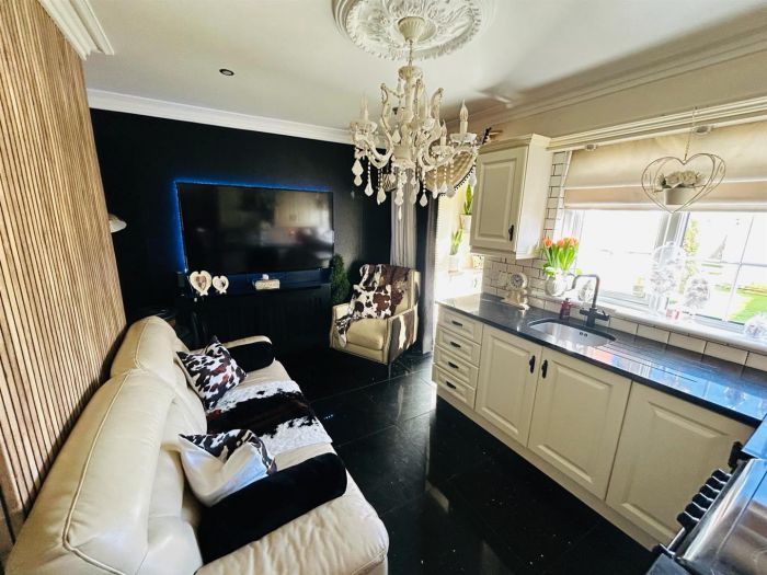 33 Carrickreagh Gardens