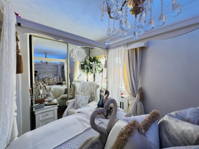 33 Carrickreagh Gardens