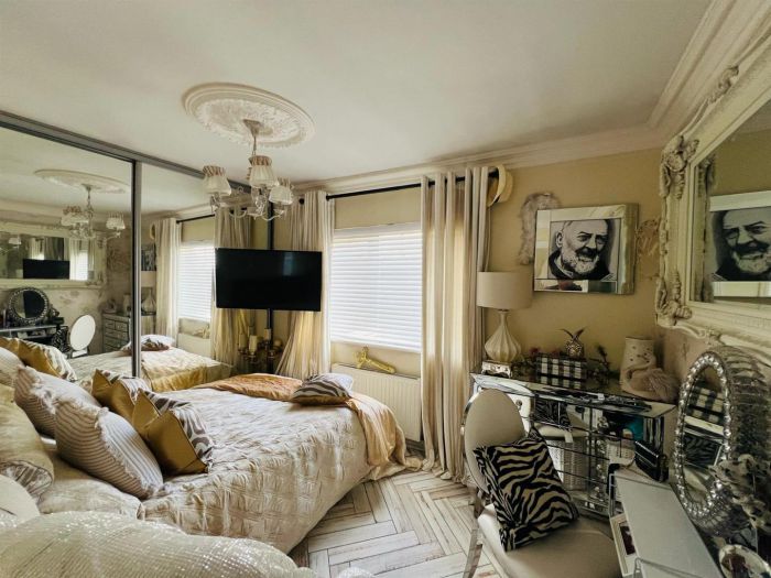 33 Carrickreagh Gardens