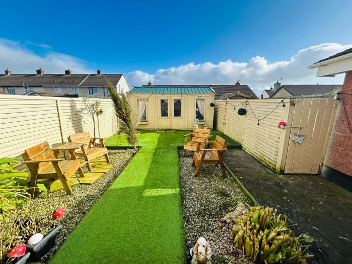 33 Carrickreagh Gardens