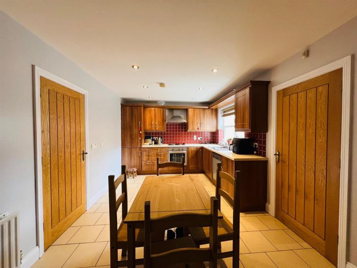 9 Fincairn Cottage Square