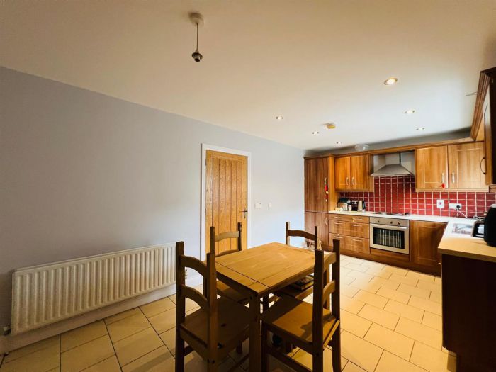 9 Fincairn Cottage Square