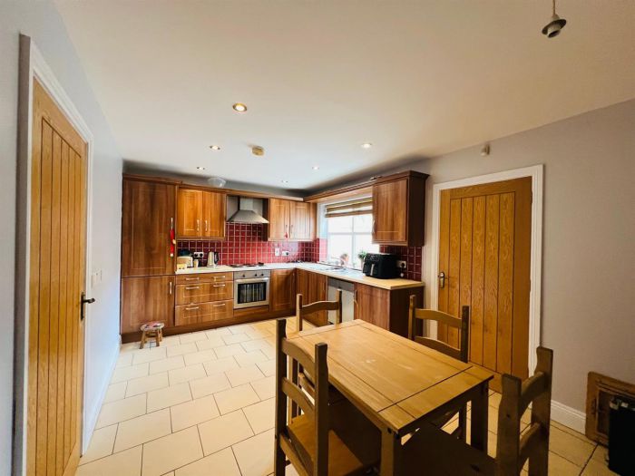 9 Fincairn Cottage Square