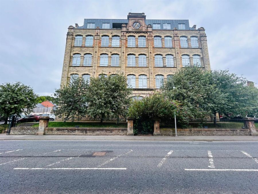 16 Star Factory Apartment