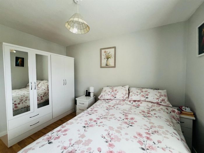 2b Greenhaw Road