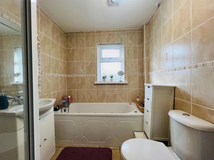 2b Greenhaw Road
