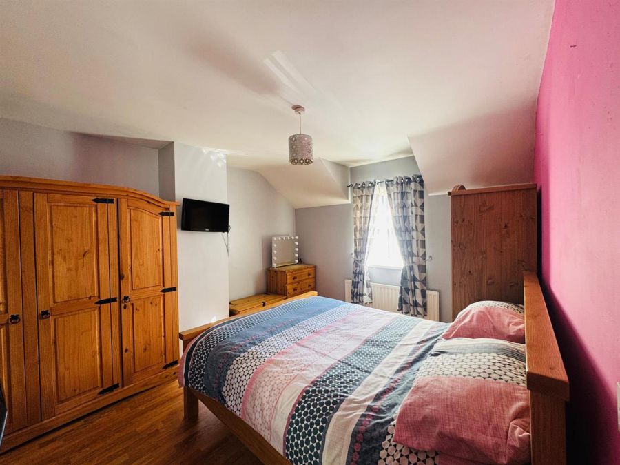 42 Elm Wood Green