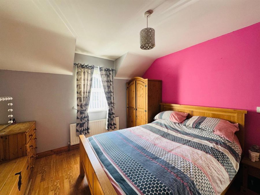 42 Elm Wood Green