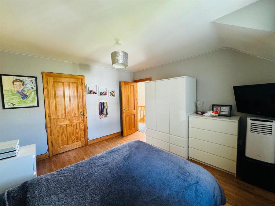 42 Elm Wood Green