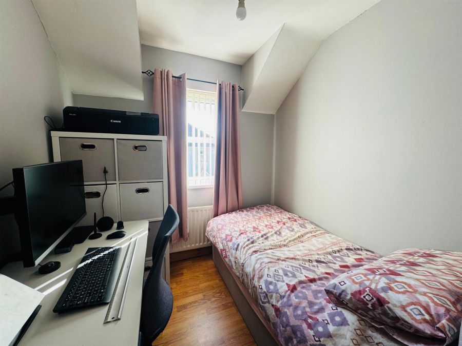 42 Elm Wood Green
