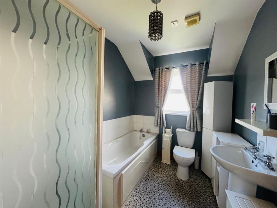 42 Elm Wood Green