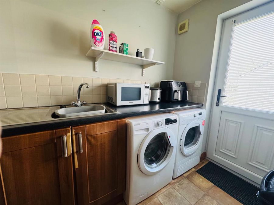 42 Elm Wood Green