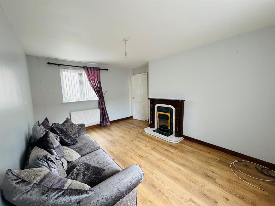 16 Abbots Walk
