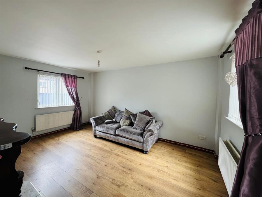 16 Abbots Walk