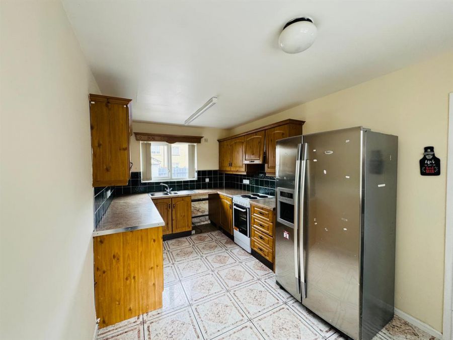 16 Abbots Walk