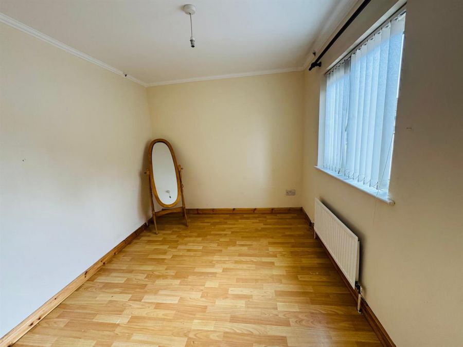 16 Abbots Walk