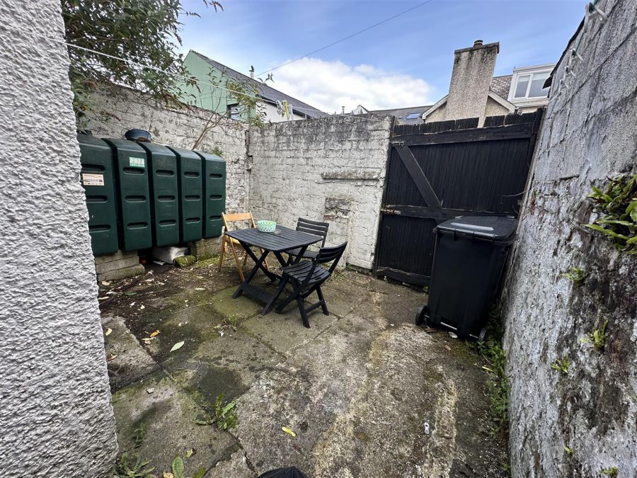 33 Violet Street