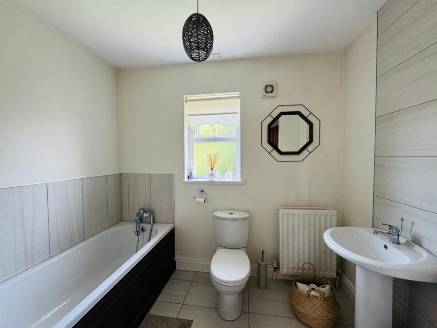 41 Dunnalong Manor