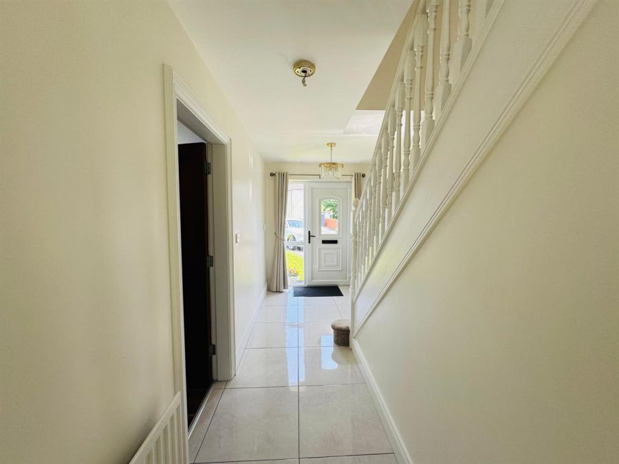 41 Dunnalong Manor