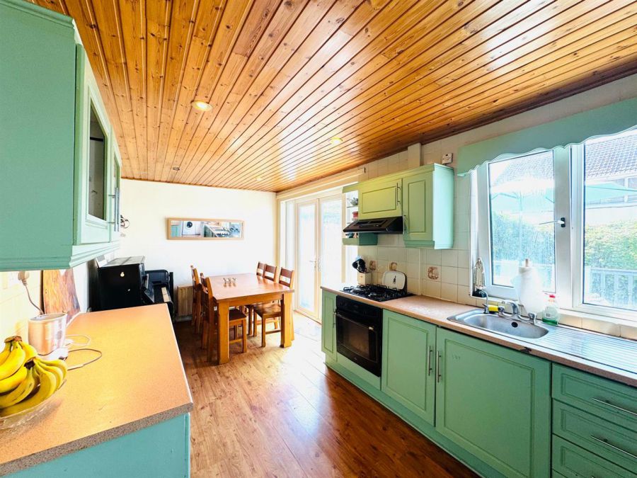 6 Greenwood Avenue