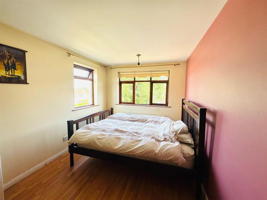 6 Greenwood Avenue