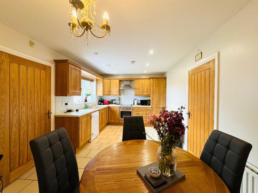 6 Fincairn Cottage Square