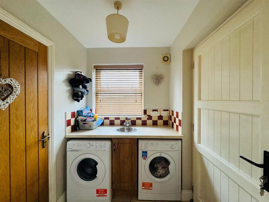 6 Fincairn Cottage Square
