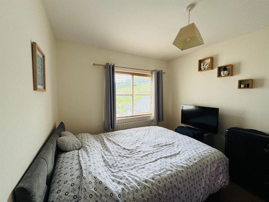 6 Fincairn Cottage Square