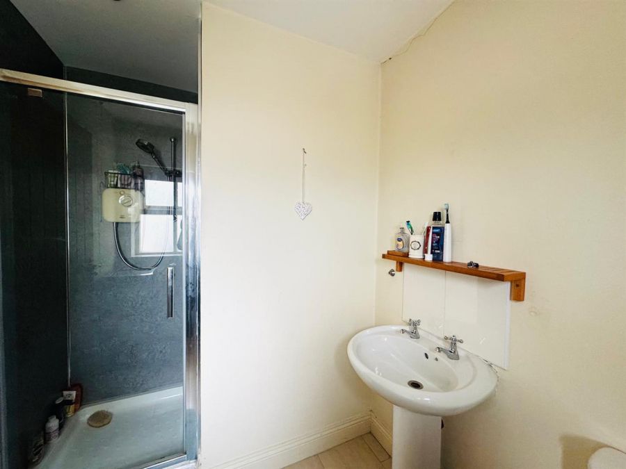 6 Fincairn Cottage Square