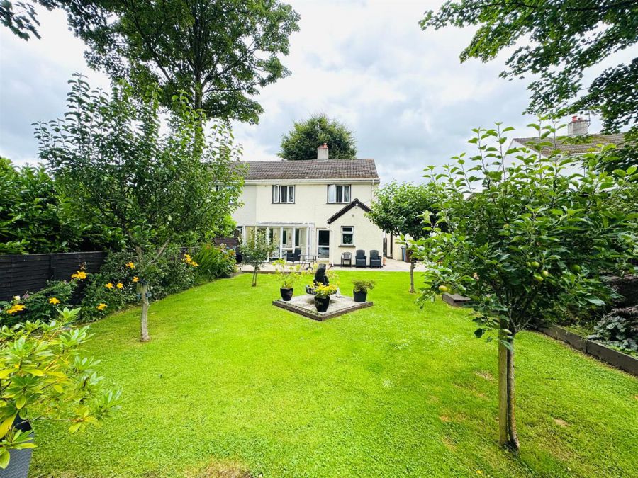 20 Ebrington Park