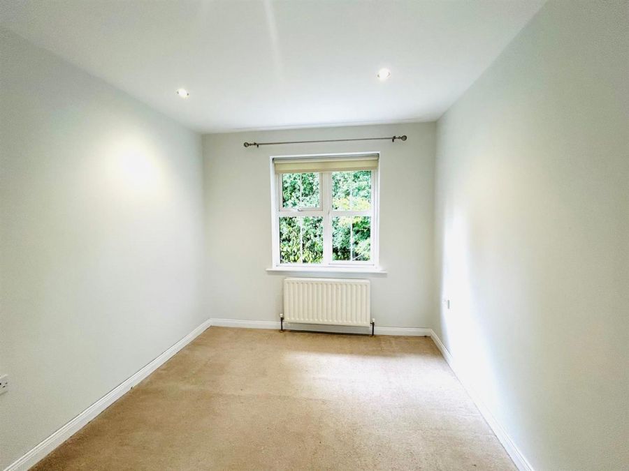 9 Waterfoot Park