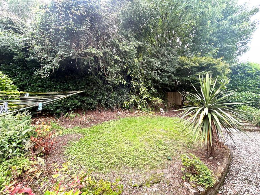 9 Waterfoot Park
