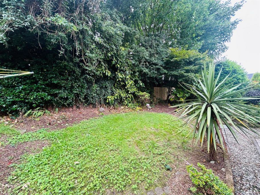 9 Waterfoot Park