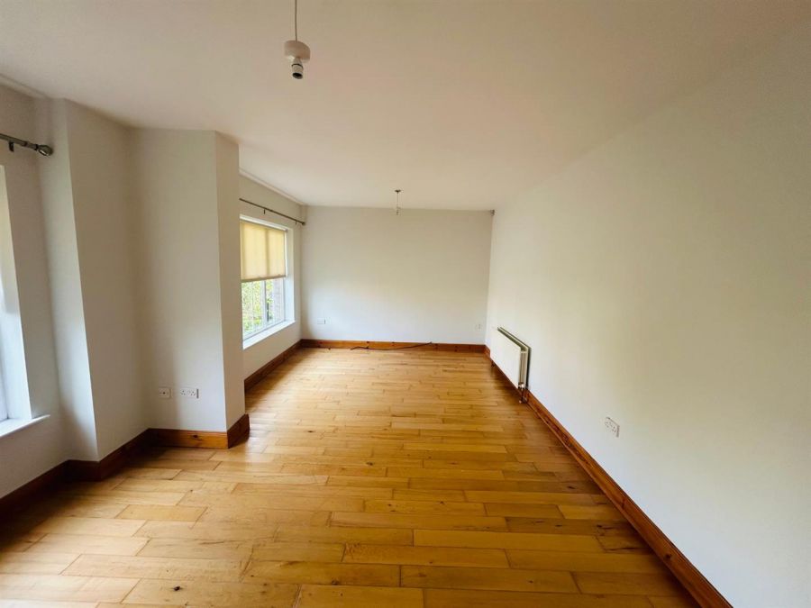 9 Waterfoot Park