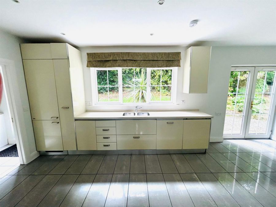 9 Waterfoot Park