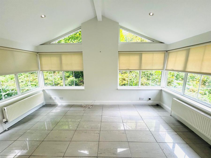 9 Waterfoot Park